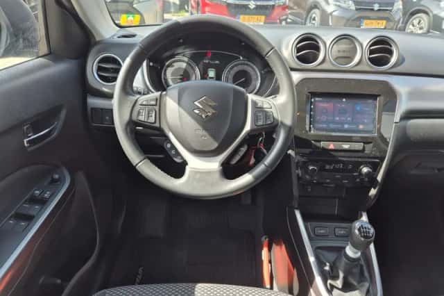 Suzuki Vitara (2022) thumbnail 6