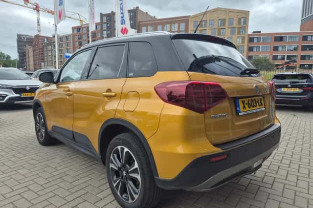 Suzuki Vitara (2023) thumbnail 3