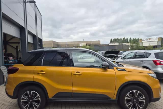 Suzuki Vitara (2023) thumbnail 5