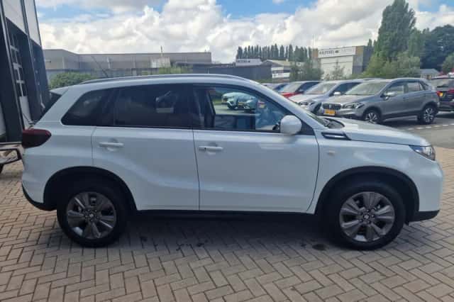 Suzuki Vitara (2025) thumbnail 6