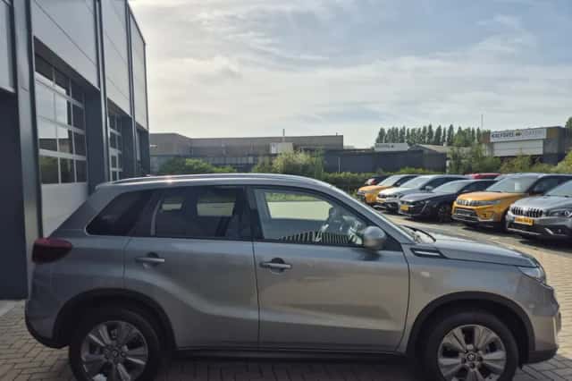 Suzuki Vitara (2021) thumbnail 5