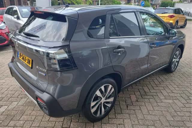 Suzuki S-Cross (2022) thumbnail 3