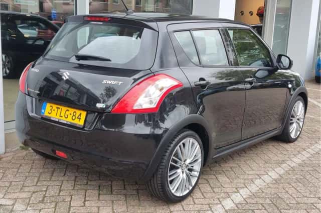 Suzuki Swift (2014) thumbnail 5