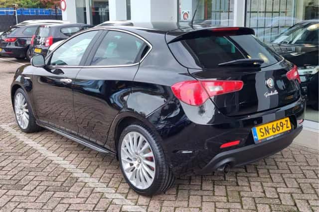 Alfa Romeo Giulietta (2013) thumbnail 3