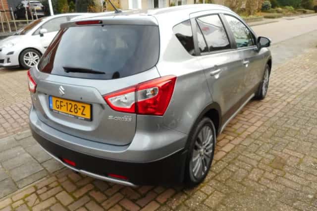 Suzuki SX4 (2015) thumbnail 4