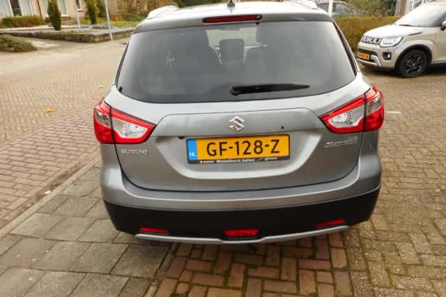 Suzuki SX4 (2015) thumbnail 5