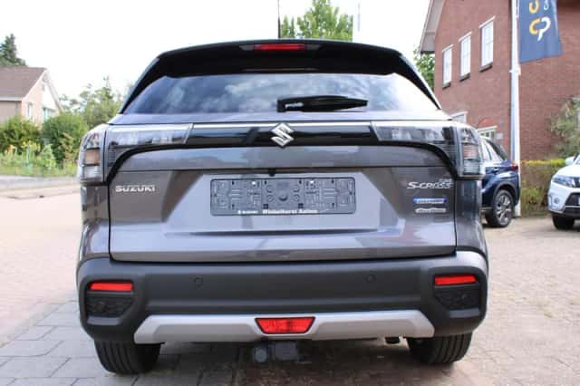 Suzuki SX4 (2022) thumbnail 4