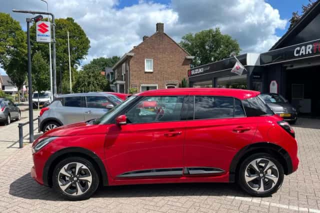 Suzuki Swift (2025) thumbnail 2