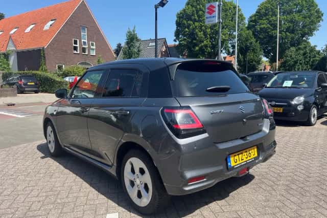 Suzuki Swift (2025) thumbnail 3