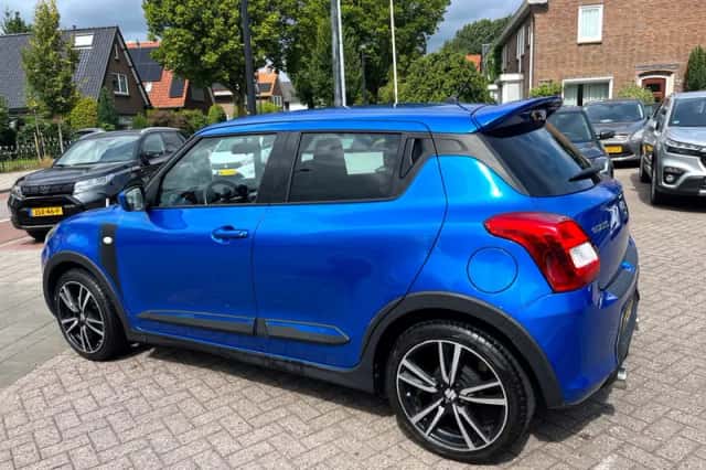Suzuki Swift (2018) thumbnail 2