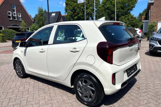 Kia Picanto (2025) thumbnail 4