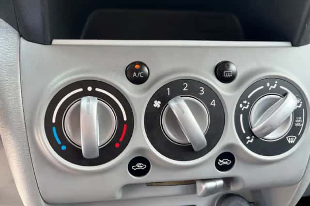 Suzuki Alto (2010) thumbnail 2