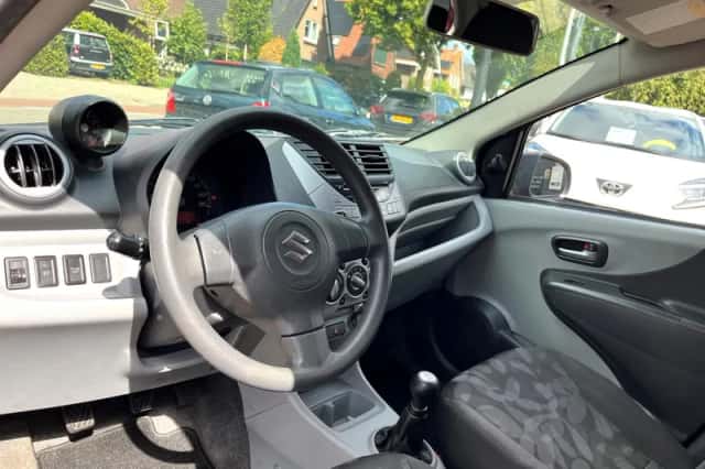 Suzuki Alto (2010) thumbnail 5