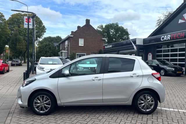 Toyota Yaris (2019) thumbnail 2