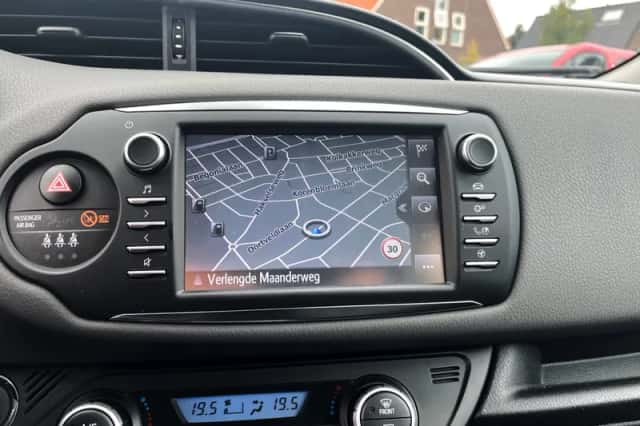 Toyota Yaris (2019) thumbnail 3