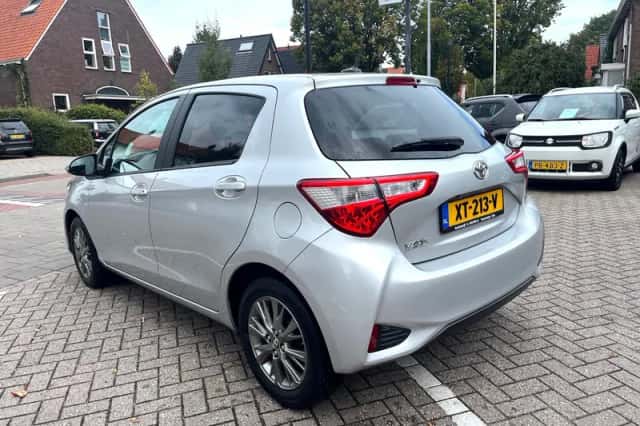 Toyota Yaris (2019) thumbnail 4