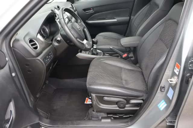 Suzuki Vitara (2023) thumbnail 5