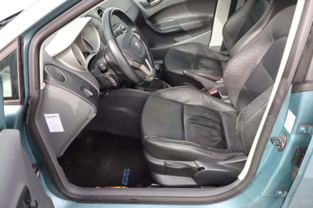 SEAT Ibiza (2011) thumbnail 5