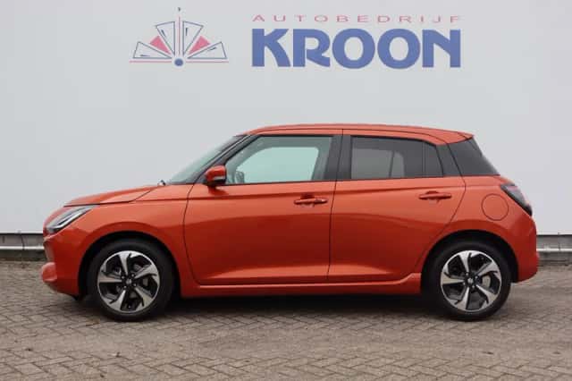 Suzuki Swift (2025) thumbnail 2