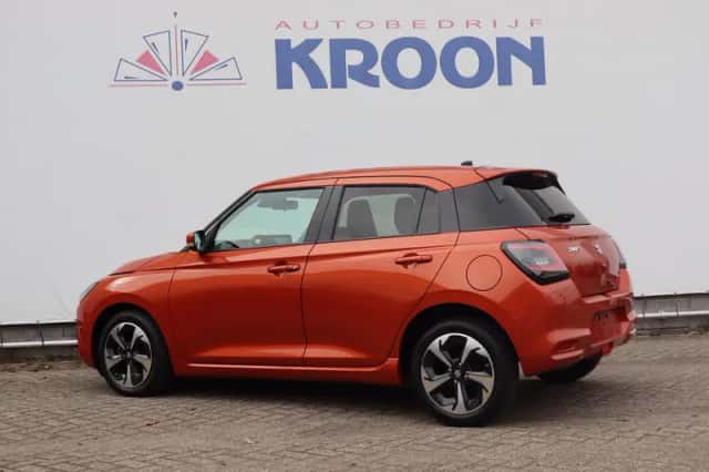 Suzuki Swift (2025) thumbnail 3