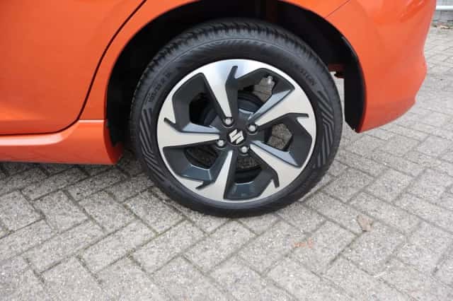 Suzuki Swift (2025) thumbnail 5