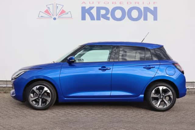 Suzuki Swift (2025) thumbnail 2