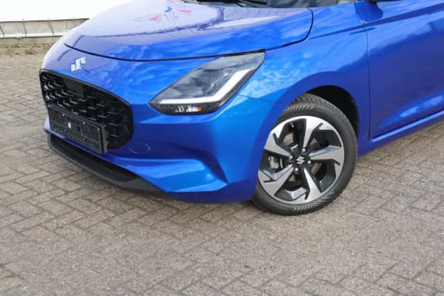 Suzuki Swift (2025) thumbnail 4