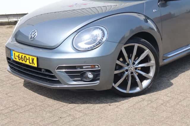 Volkswagen Beetle (2016) thumbnail 5