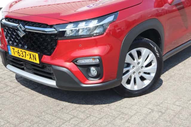 Suzuki S-Cross (2024) thumbnail 4
