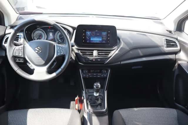 Suzuki S-Cross (2024) thumbnail 6