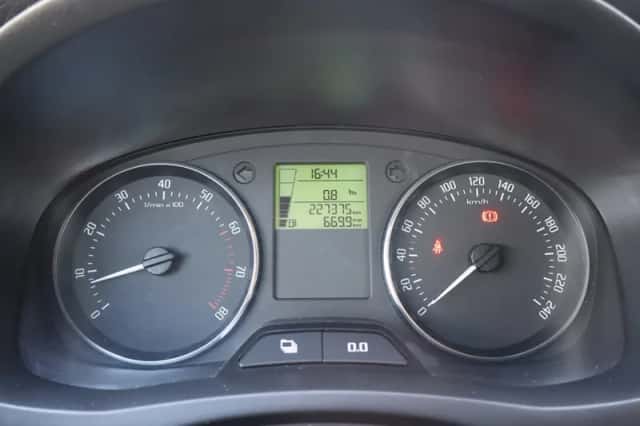 Škoda Fabia (2011) thumbnail 6