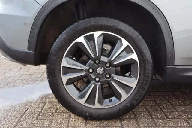 Suzuki Vitara (2021) thumbnail 4