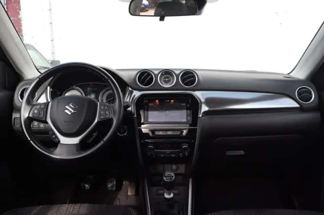 Suzuki Vitara (2021) thumbnail 5