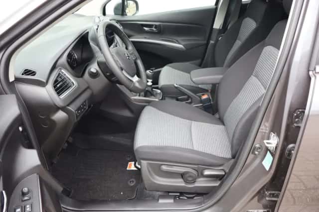 Suzuki S-Cross (2026) thumbnail 5