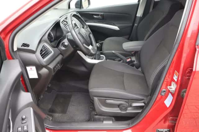 Suzuki S-Cross (2018) thumbnail 5
