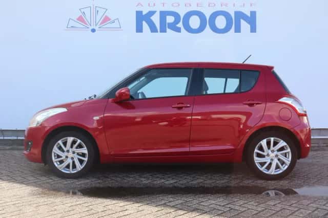 Suzuki Swift (2012) thumbnail 2