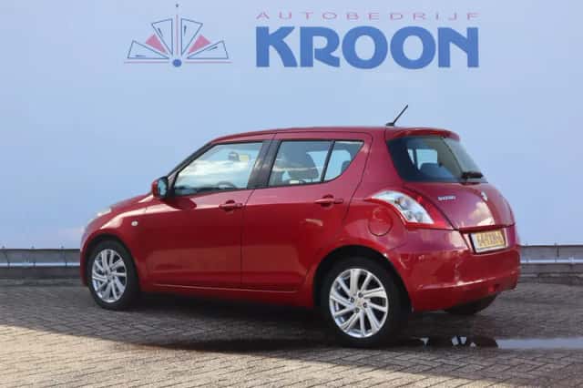Suzuki Swift (2012) thumbnail 3