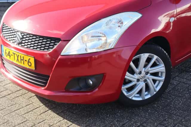 Suzuki Swift (2012) thumbnail 4