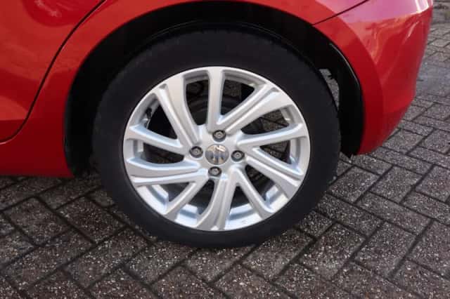 Suzuki Swift (2012) thumbnail 5