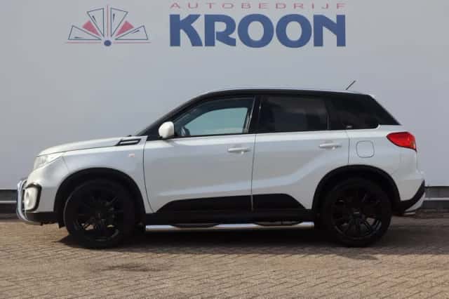 Suzuki Vitara (2016) thumbnail 2
