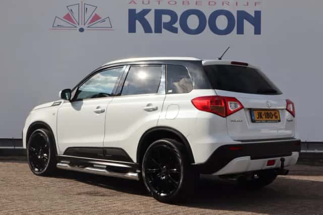 Suzuki Vitara (2016) thumbnail 3