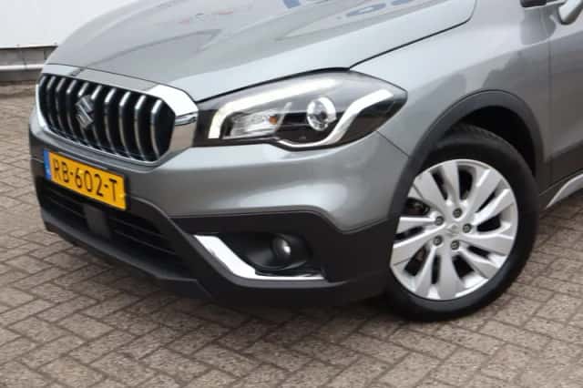 Suzuki S-Cross (2017) thumbnail 5