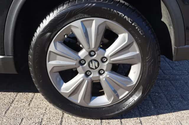 Suzuki Vitara (2022) thumbnail 4