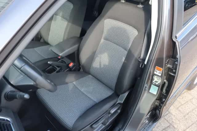Suzuki S-Cross (2025) thumbnail 6