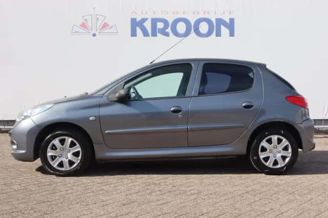 Peugeot 206+ (2011) thumbnail 2