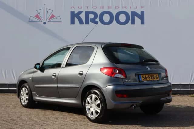 Peugeot 206+ (2011) thumbnail 3