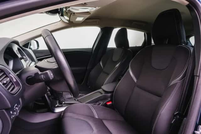 Volvo V40 (2019) thumbnail 5