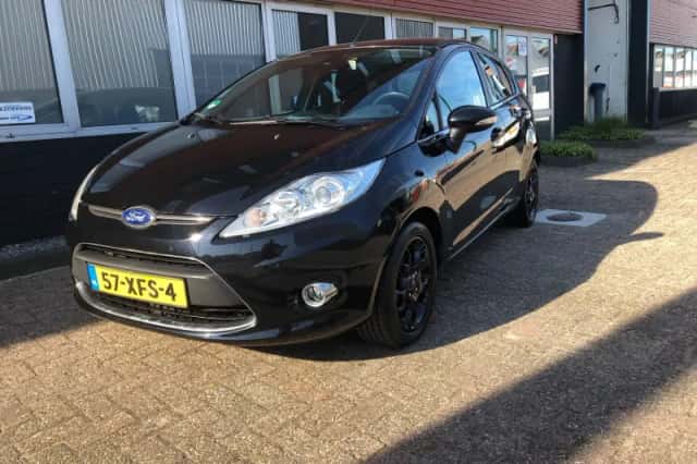 Ford Fiesta (2012) thumbnail 1