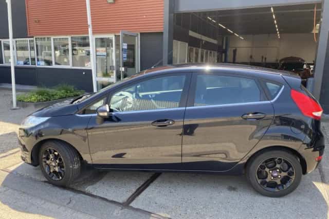 Ford Fiesta (2012) thumbnail 3