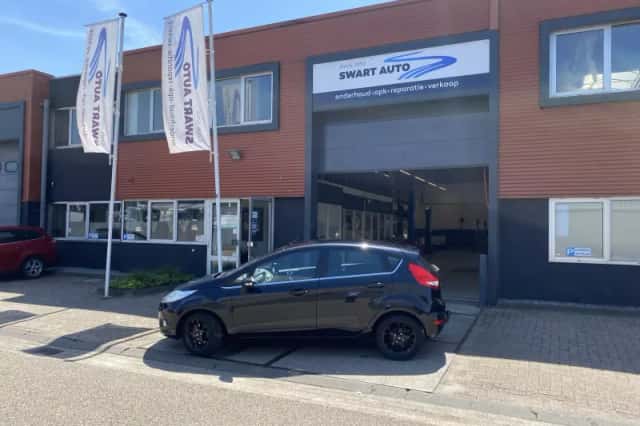Ford Fiesta (2012) thumbnail 4